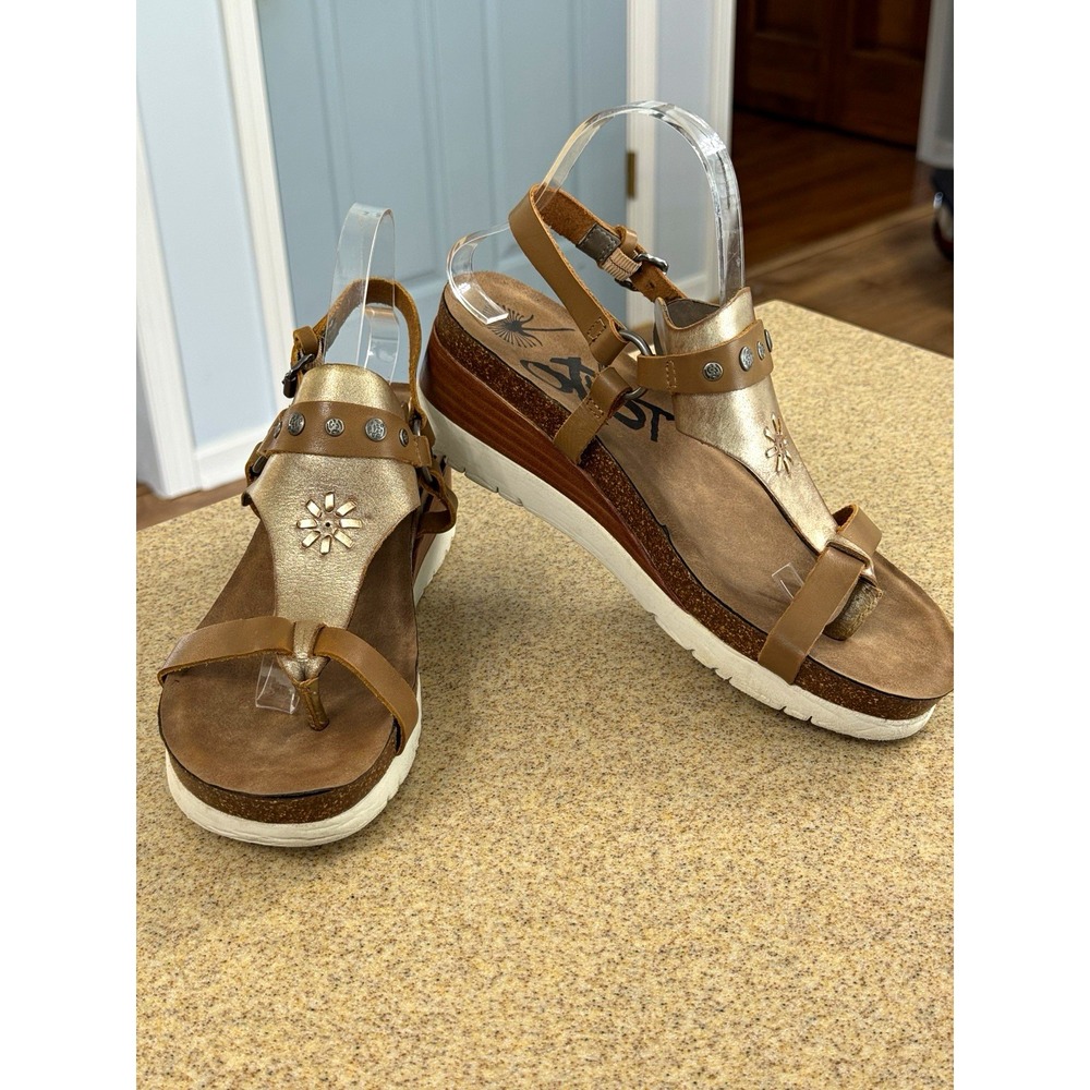 OTBT Studded Leather Thong Wedge Sandals Ankle Strap Buckle Brown Gold 10